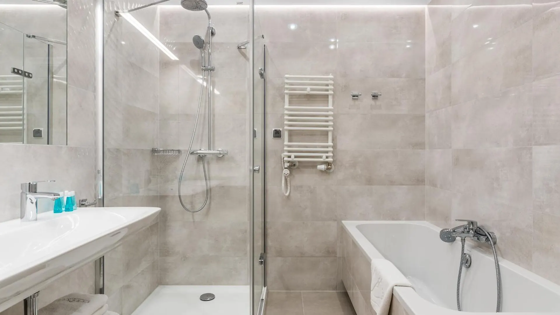 Sanhaus Apartments - Bacardi - Apartament Z 2 Balkonami, Garazem, Przy Plazy